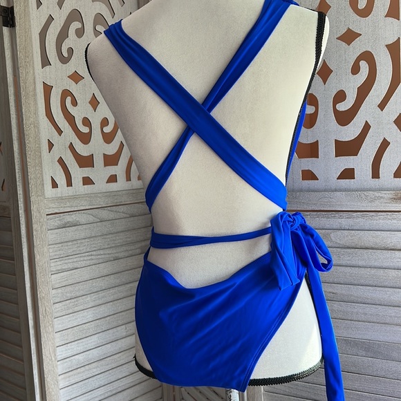 NWT - sexy one piece - Picture 3 of 3